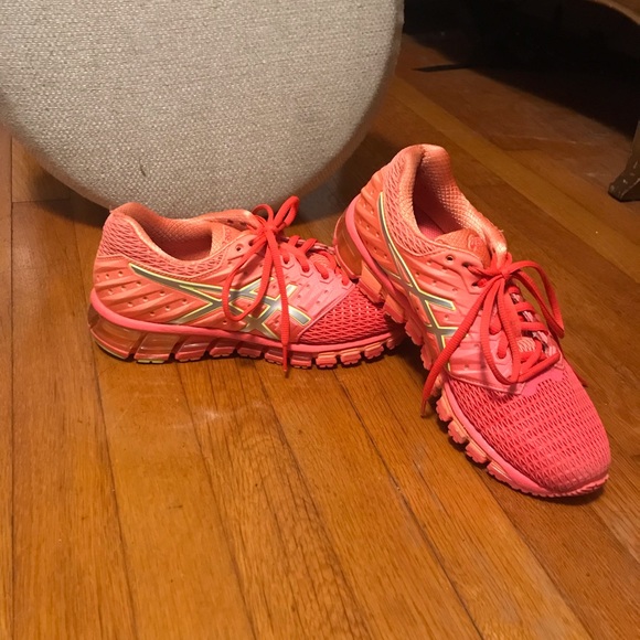 Women’s Running Shoes - Picture 1 of 2